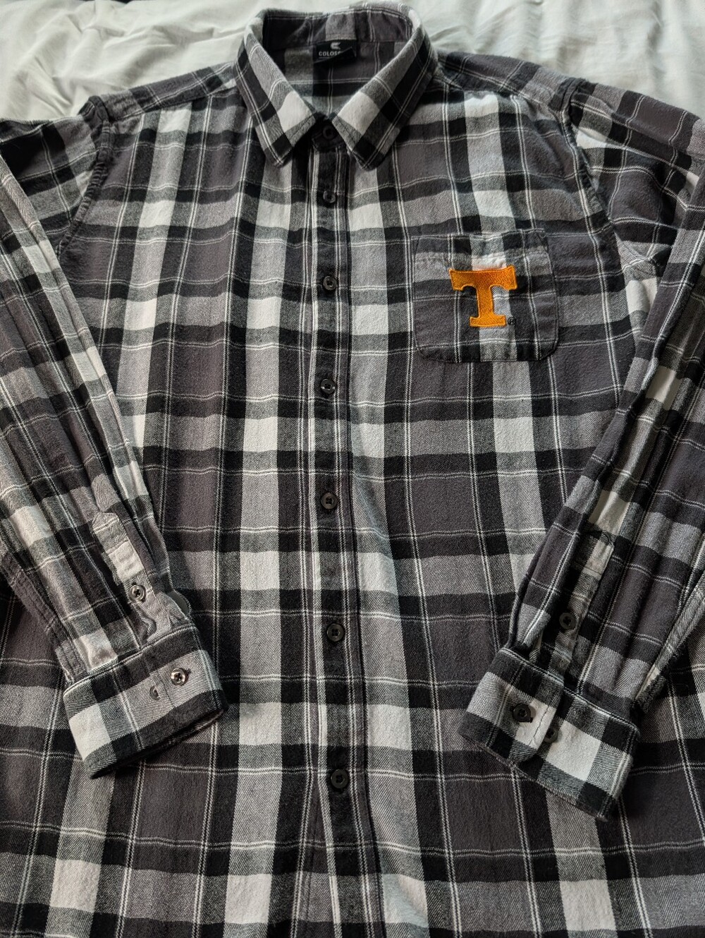 Colosseum Men's "Tennessee" Lightweight Button Up Flannel Shirt. Size XL.